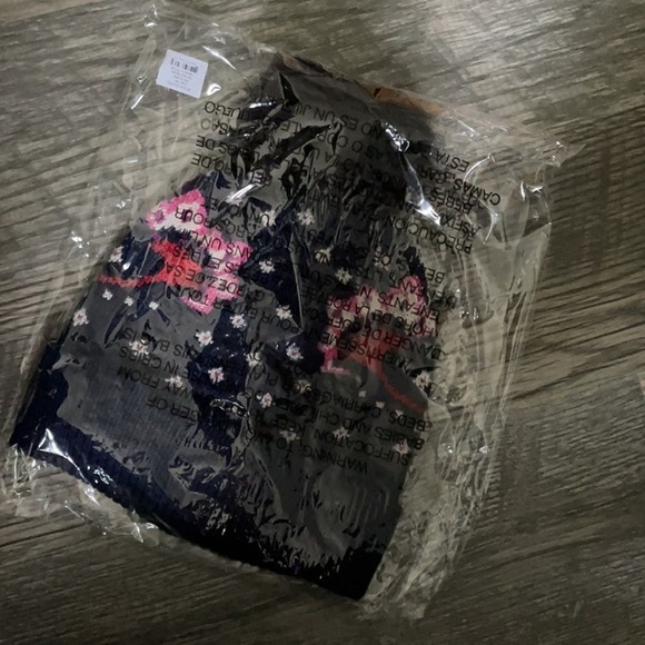 Vera Bradley NWT Painted Paisley cozy hat with Pom Pom - Picture 3 of 3